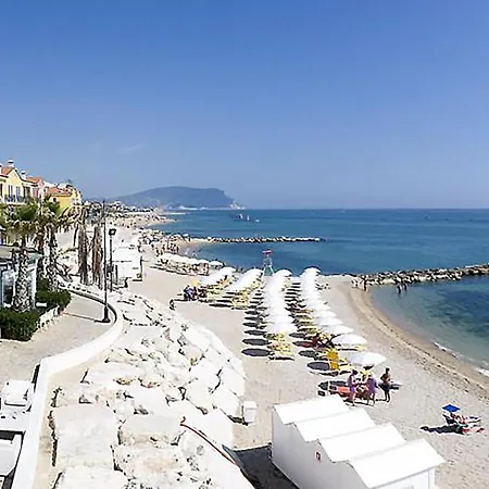 Apartamento Casa Antica A 10 Metri Dalla Spiaggia Con Giardino Interno *