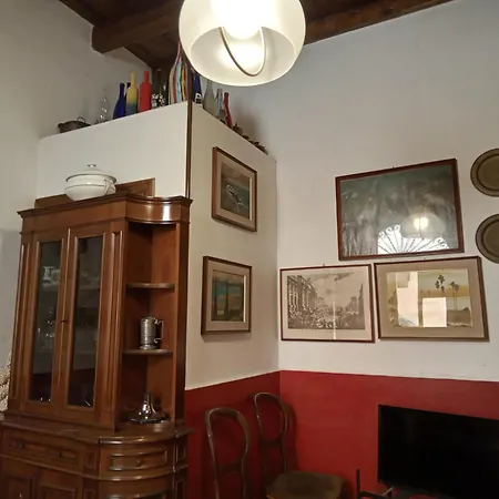 Casa Antica A 10 Metri Dalla Spiaggia Con Giardino Interno Lägenhet