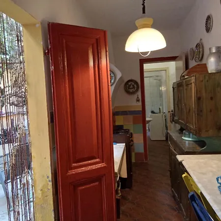 Casa Antica A 10 Metri Dalla Spiaggia Con Giardino Interno Lägenhet