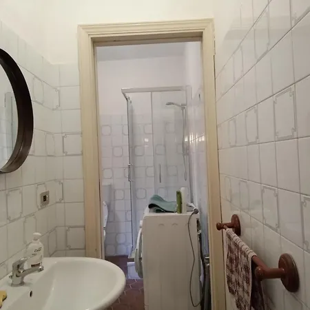 Lägenhet Casa Antica A 10 Metri Dalla Spiaggia Con Giardino Interno