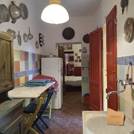 Apartamento Casa Antica A 10 Metri Dalla Spiaggia Con Giardino Interno